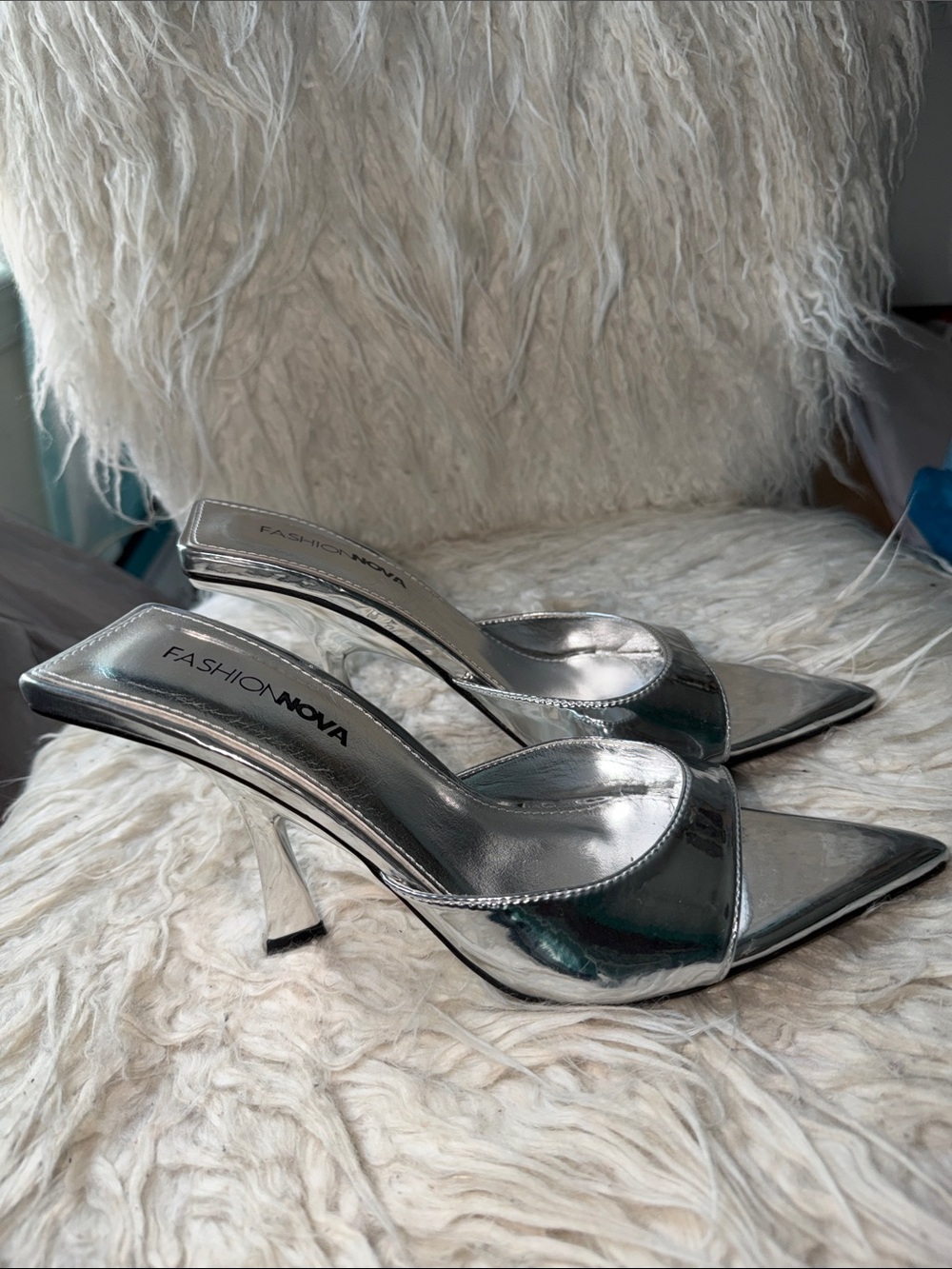 Fashion Nova Silver Metallic Pointed Toe Slide Heels - Picture 5 of 6